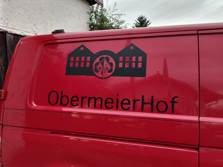 🚐 Unser Hofbus trägt jetzt Logo!